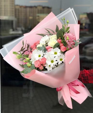 Букет цветов из: Розы, Лизиантусы и Хризантемы в Бородинский Тульская область